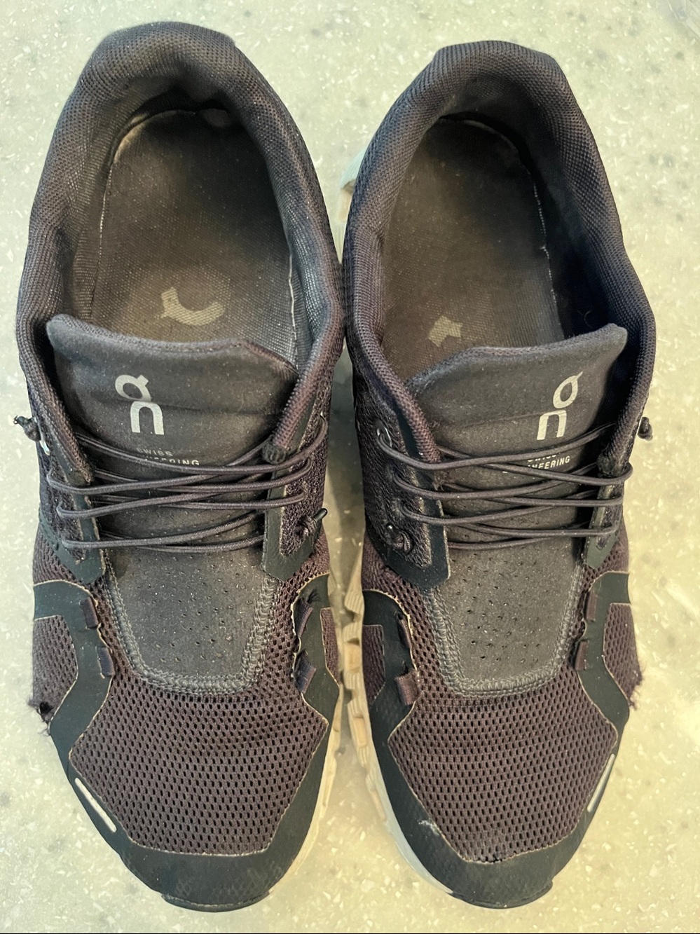 On Cloud black and white running shoes Sz 8 - Picture 3 of 7